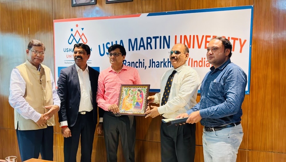Rajeev Singh, Founder of Sansar Green and Harit Sansar, being honoured at Usha Martin University, Ranchi, following a meaningful discussion on the future of organic farming, soil health, agricultural innovation and farmer empowerment in Jharkhand.